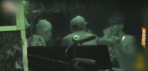 柯震東故態(tài)萌發(fā)夜店吸煙 柯震東故態(tài)萌發(fā)夜店吸煙