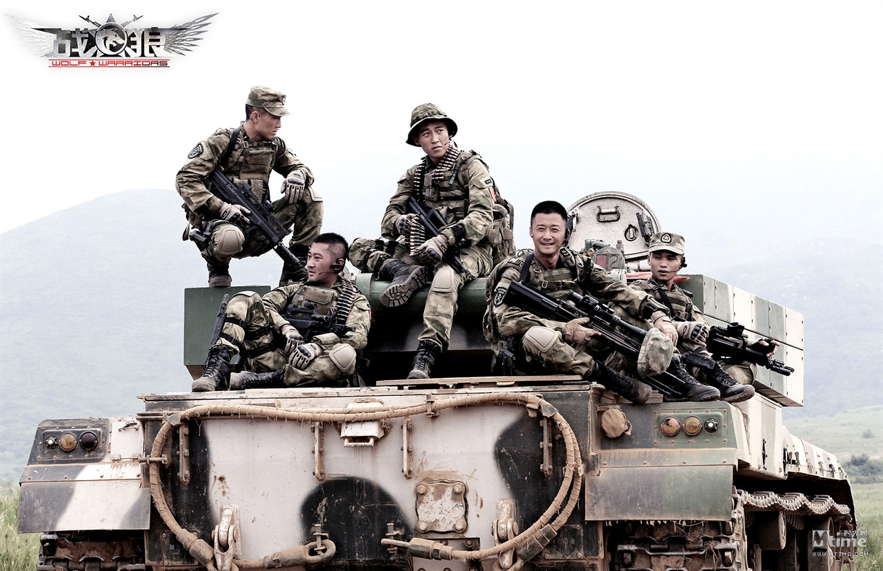 《戰(zhàn)狼》曝純爺們終極海報 《戰(zhàn)狼》曝純爺們終極海報