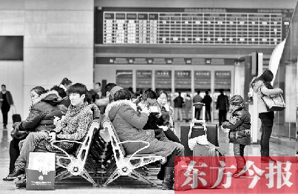 昨日，受天氣影響，多趟途經(jīng)和到達(dá)鄭州的高鐵晚點(diǎn)