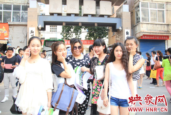 畢業(yè)和同學一起去旅行是不少考生的選擇。