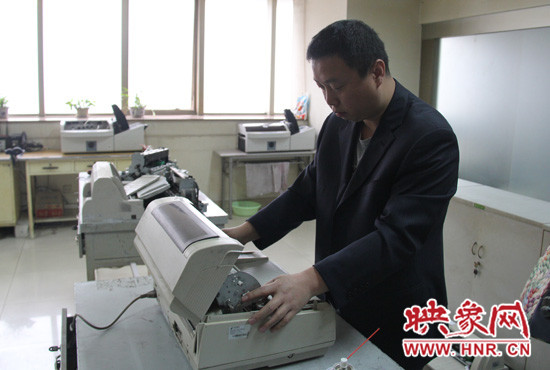 “不行，我再試一下，我一定要修好它。”遇到難題，東北人身上的那股執(zhí)拗勁讓他又堅持了下來