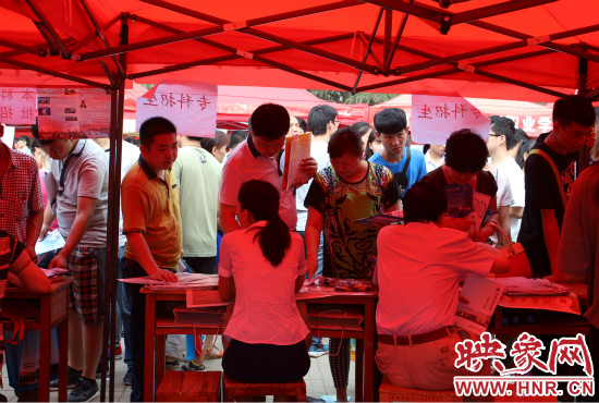 家長們最關(guān)心的還是畢業(yè)以后孩子的就業(yè)情況。