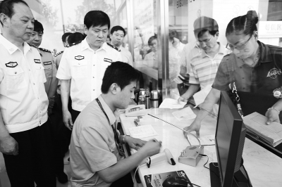 網(wǎng)上預約辦證大大節(jié)省了排隊與等候時間