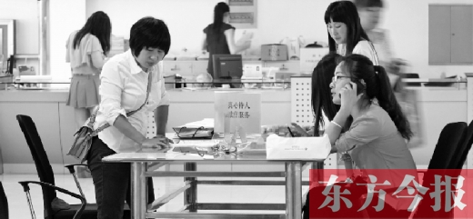 行政審批“瘦身”，不僅提高了行政效率，節(jié)約了行政資源，而且最大限度地方便了群眾