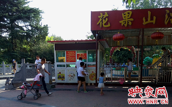 公園內(nèi)每一個游樂場都專門一個收費(fèi)窗口 公園內(nèi)每一個游樂場都專門一個收費(fèi)窗口