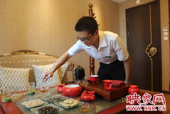 能泡好一杯茶，是李克勤今年夏天最大的收獲。