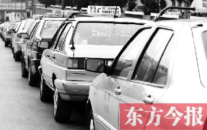 鄭州擬規(guī)定出租車(chē)公司不得亂收的哥管理費(fèi)