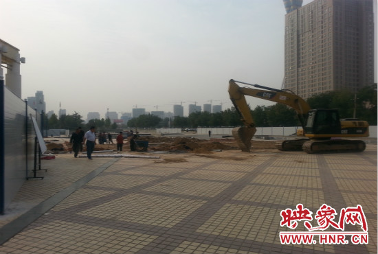 隴海路朝鳳路等三個站點(diǎn)已經(jīng)實(shí)施圍擋。