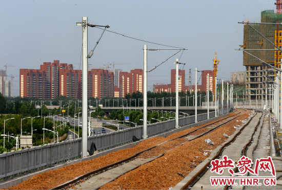 現代化的城際鐵路為日新月異的城市發(fā)展帶來了新的活力。