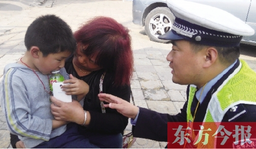 昨日，5歲的男孩獲救后，向民警講述被拐經(jīng)過。