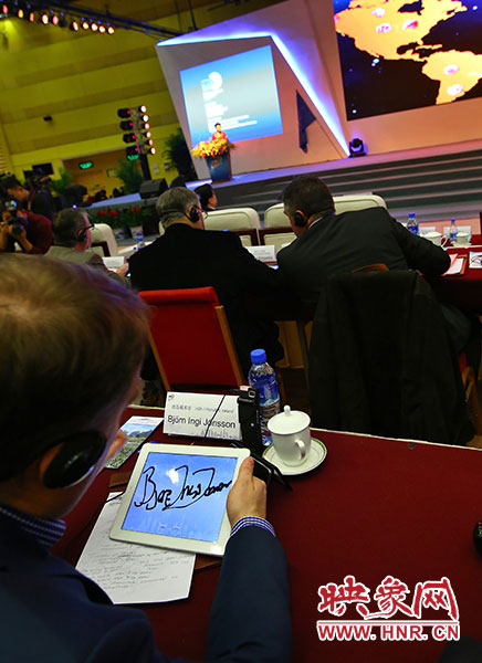 世界旅游城市市長聯(lián)盟簽名成立。