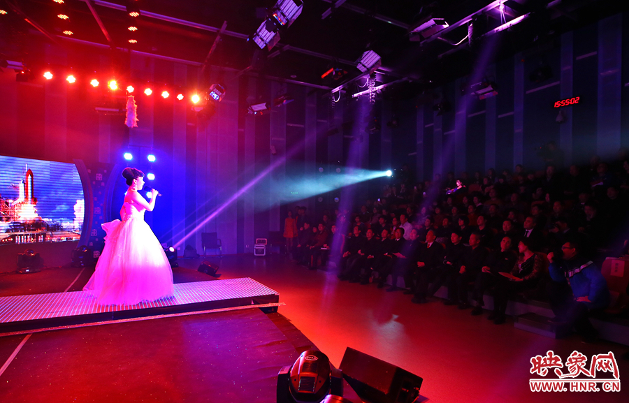 詩歌朗誦會(huì)現(xiàn)場。