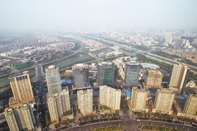 不少網(wǎng)友認(rèn)為，不動產(chǎn)統(tǒng)一登記會使房價(jià)下跌。