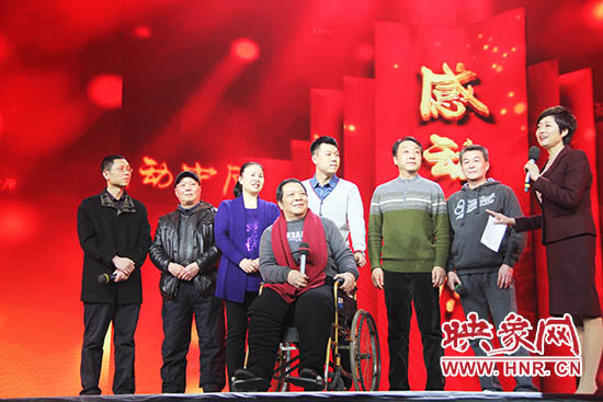 接力照顧高位截癱患者高新海的“隴海大院”愛心集體鄰居們。