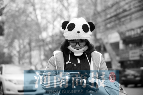 氣溫降了下來，不少人出行都裝備整齊