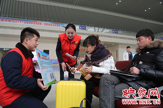 邀請旅客掃二維碼參加活動。