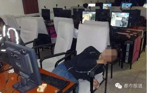 悲??！15歲男孩上網(wǎng)5小時后猝死，事發(fā)鄭州 | 這些原因可能導(dǎo)致上網(wǎng)猝死，戳...