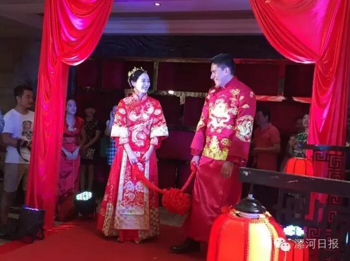 婚禮現(xiàn)場。 婚禮現(xiàn)場。