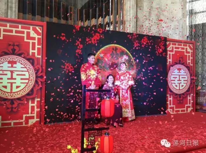 婚禮現(xiàn)場。 婚禮現(xiàn)場。