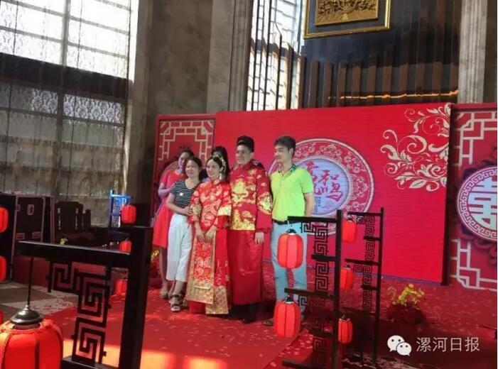 婚禮現(xiàn)場。 婚禮現(xiàn)場。