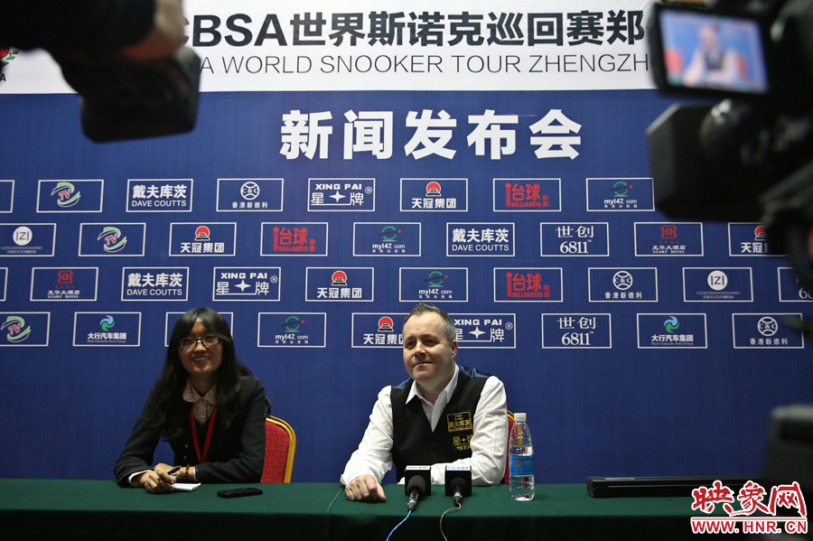 賽后希金斯參加新聞發(fā)布會，接受映象網(wǎng)記者提問