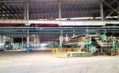 12月4日，三峽全通一個(gè)閑置的車間內(nèi)，落滿厚厚的塵土。