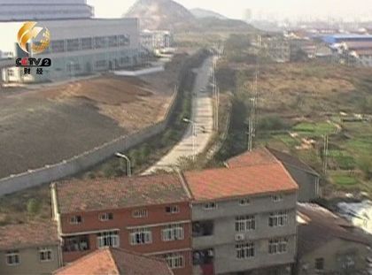 本應(yīng)沒(méi)有居民樓的區(qū)域，布滿(mǎn)密密麻麻的樓房