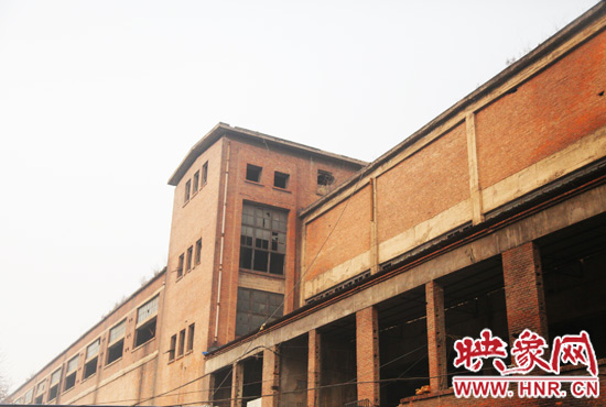 廢舊的廠房，充滿滄桑感