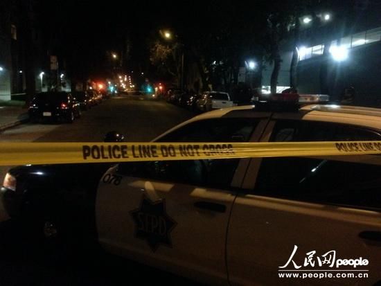 縱火案件發(fā)生在1月1日晚9時25分，舊金山當(dāng)?shù)鼐胶拖绬T幾分鐘內(nèi)趕到事故現(xiàn)場，并迅速撲滅了火情。記者1日晚趕到現(xiàn)場時，領(lǐng)館正門所在區(qū)域已經(jīng)被警察封鎖。