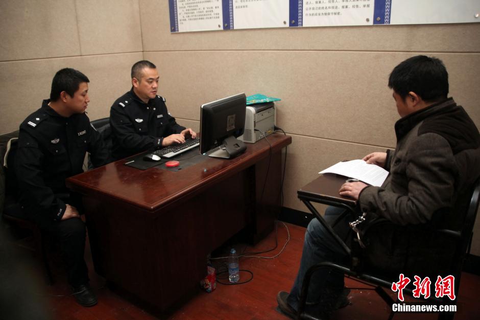 圖為突審犯罪嫌疑人（資料圖片）。