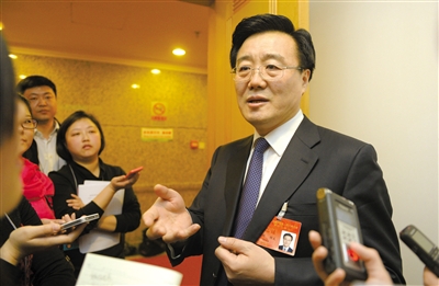 昨日，在十四屆人大二次會議順義代表團全團審議后，北京市人大代表、北京市常務(wù)副市長李士祥接受記者提問。新京報記者 浦峰 攝