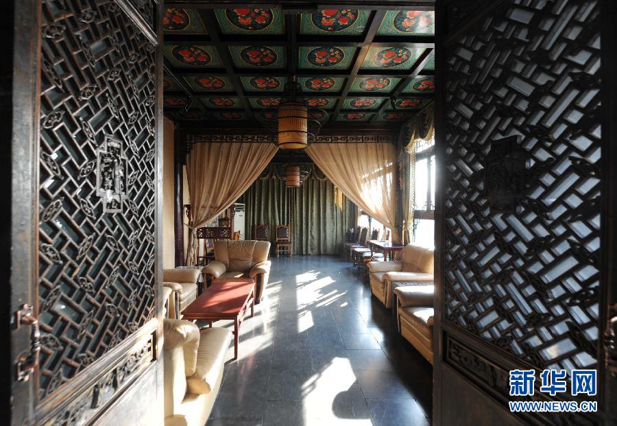 　“停業(yè)調(diào)整”的北海公園內(nèi)高檔餐廳上林苑內(nèi)部一角（1月15日攝）。