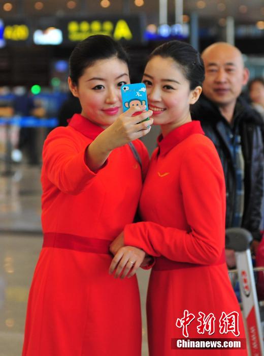 1月23日，機(jī)場工作人員在跳“快閃”舞蹈。