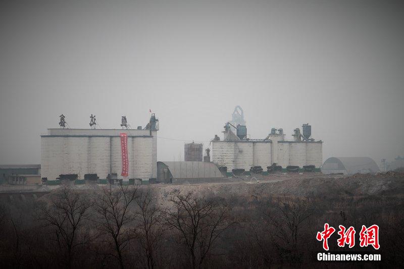 　2014年2月17日，石家莊市再次啟動壓減水泥過剩產(chǎn)能、治理大氣污染水泥企業(yè)集中爆破拆除行動。