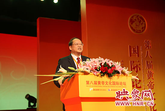 臺灣大學哲學系教授、美國耶魯大學哲學博士傅佩榮做演講