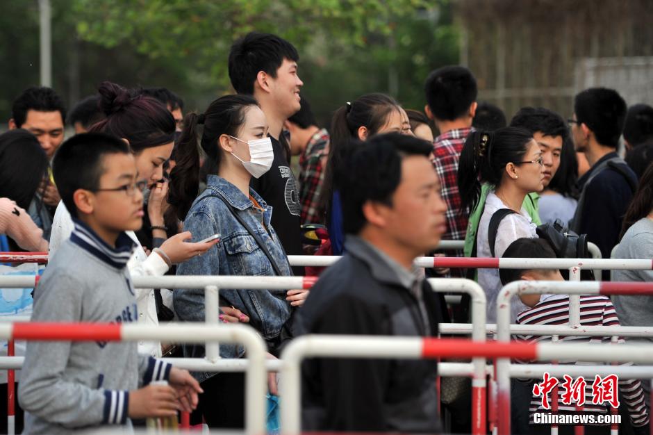 北京車(chē)展公眾日首個(gè)周末 地鐵國(guó)展站客流破紀(jì)錄 北京車(chē)展公眾日首個(gè)周末 地鐵國(guó)展站客流破紀(jì)錄
