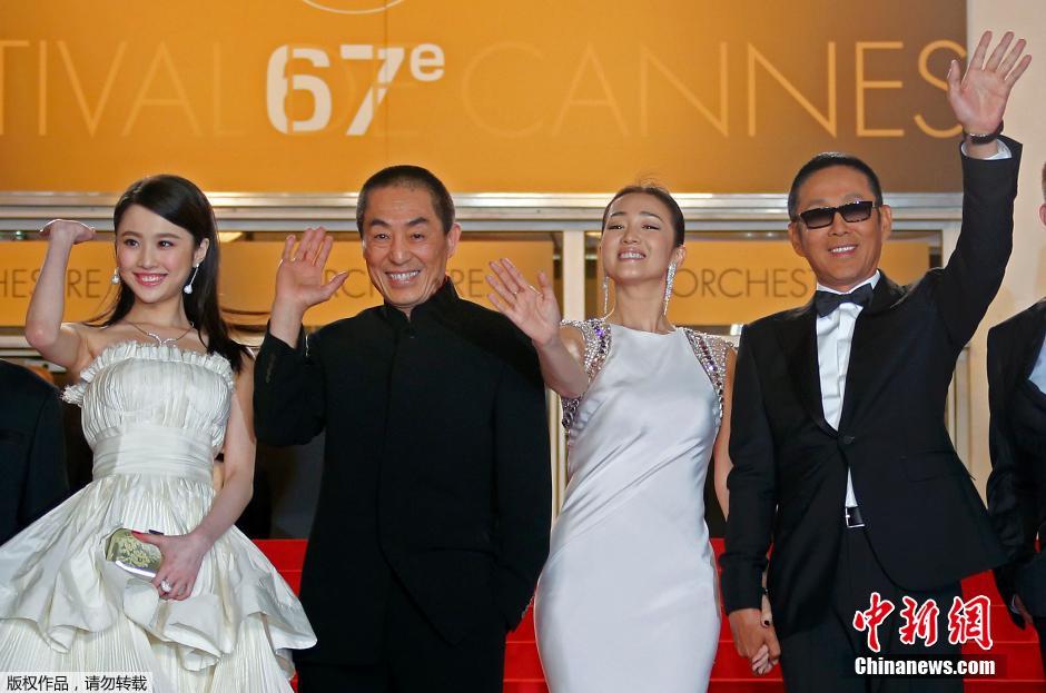 《歸來(lái)》戛納首映 兩代謀女郎紅毯PK