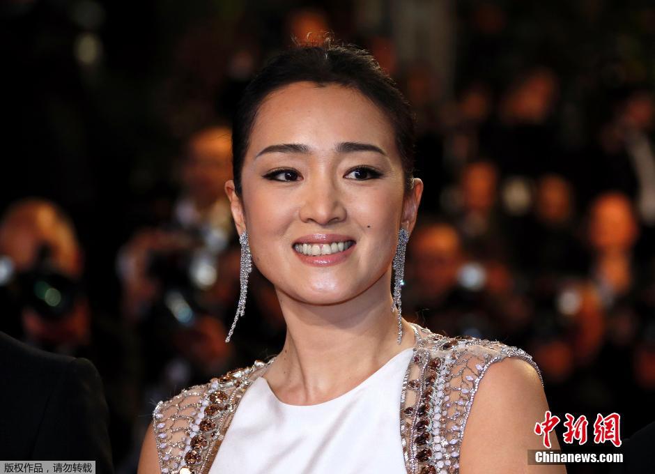 《歸來(lái)》戛納首映 兩代謀女郎紅毯PK