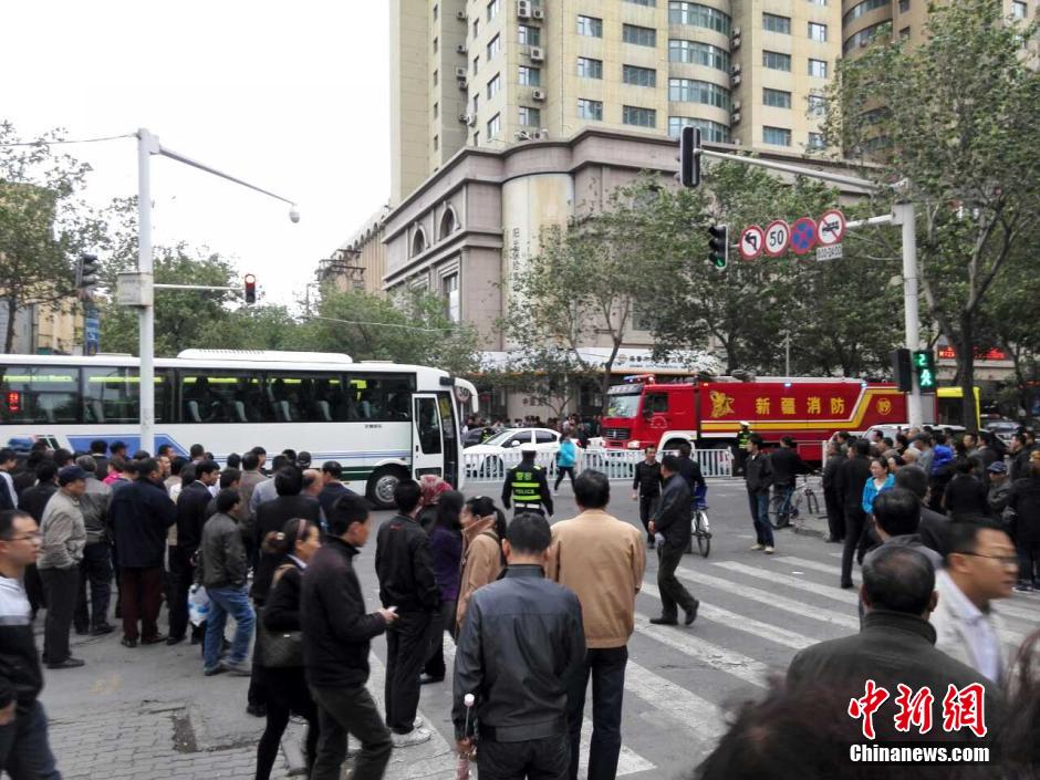 自治區(qū)和烏魯木齊市有關(guān)部門迅速處置，傷員已全部送往醫(yī)院救治。