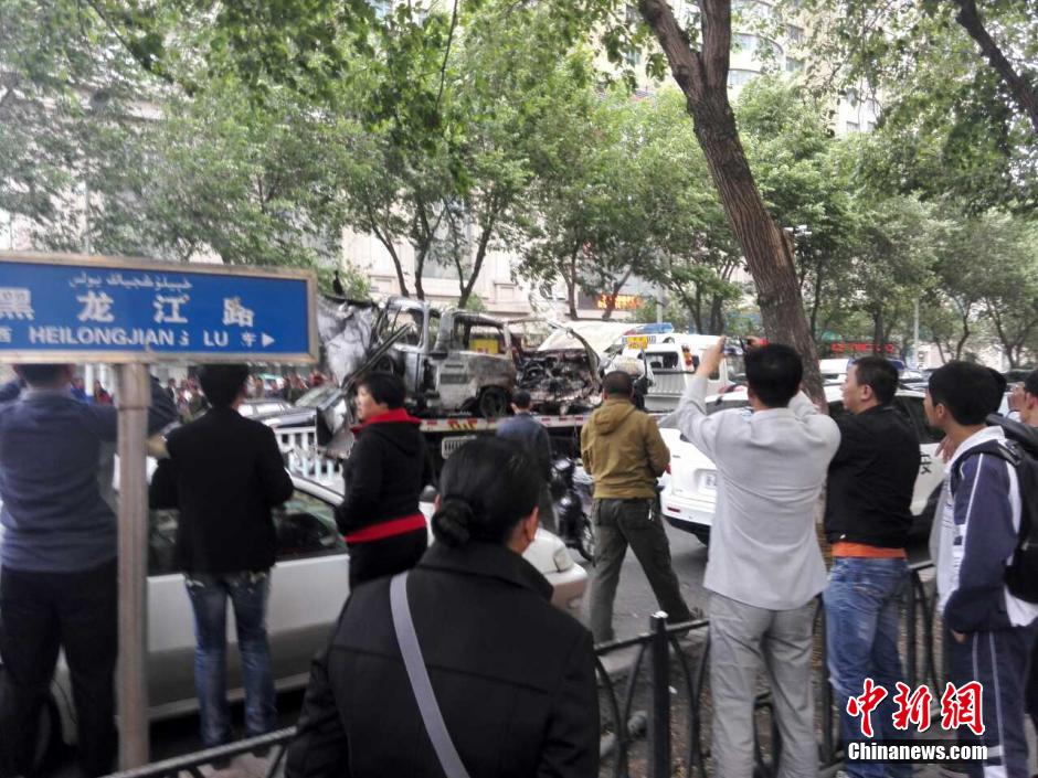 自治區(qū)和烏魯木齊市有關(guān)部門迅速處置，傷員已全部送往醫(yī)院救治。