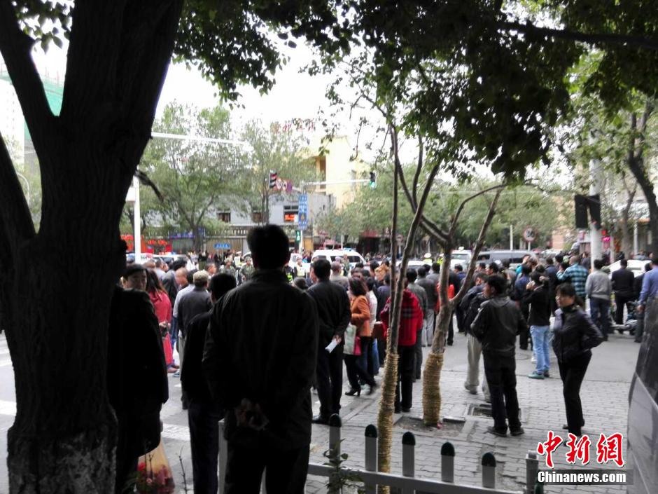 自治區(qū)和烏魯木齊市有關(guān)部門迅速處置，傷員已全部送往醫(yī)院救治。