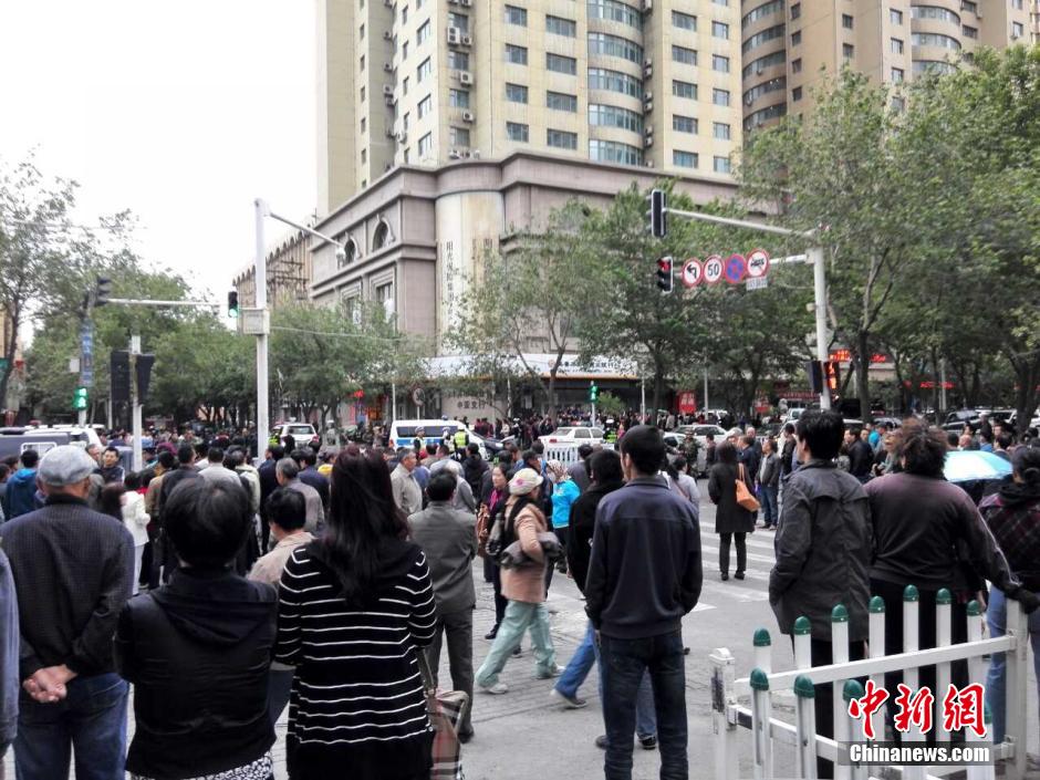 自治區(qū)和烏魯木齊市有關(guān)部門迅速處置，傷員已全部送往醫(yī)院救治。