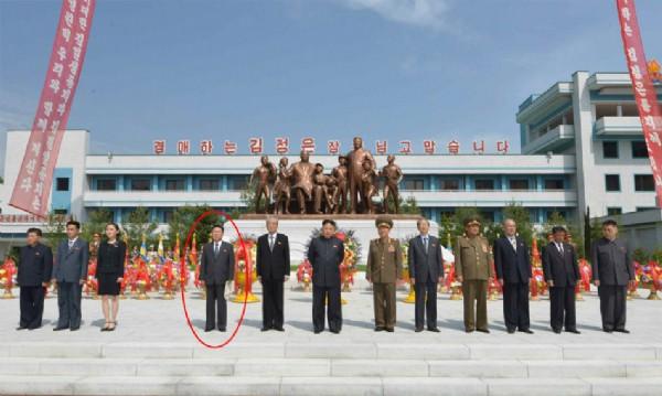 韓媒:崔龍海被免職或因?yàn)榕畠河檬謾C(jī)看韓劇 韓媒:崔龍海被免職或因?yàn)榕畠河檬謾C(jī)看韓劇