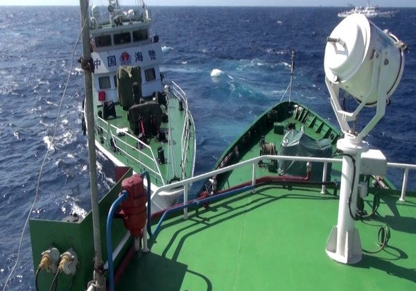 越南拍攝的中國?？樟α孔o衛(wèi)981鉆井平臺。