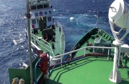 越南拍攝的中國?？樟α孔o(hù)衛(wèi)981鉆井平臺(tái)。