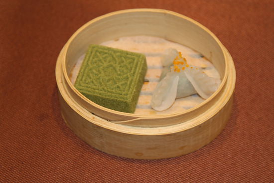 金陵茶香方糕和狀元餃。 花惠生 供圖