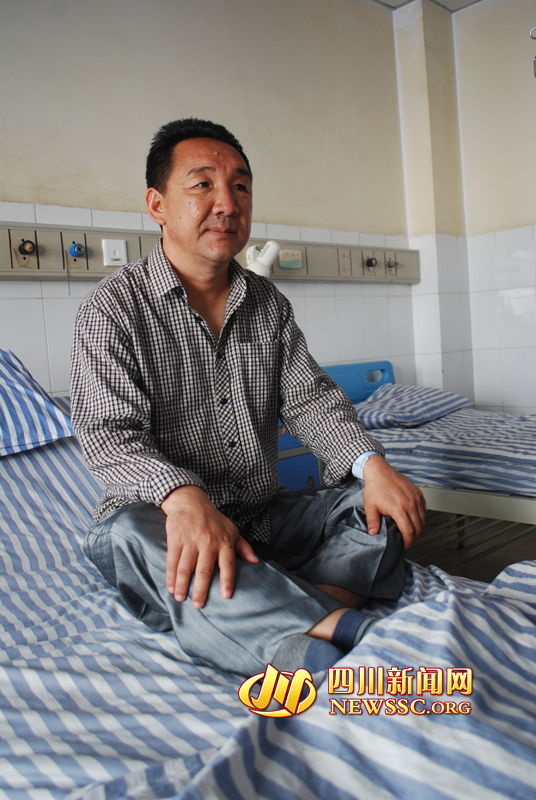 病床上的馬建華，羅本平攝。
