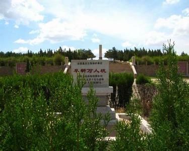 網(wǎng)絡(luò)曝光遼寧阜新“萬(wàn)人坑”遺址遭到嚴(yán)重破壞，出現(xiàn)紀(jì)念碑損壞、館內(nèi)沒照明、遺骨散失等問題