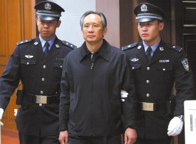 昨天，被告人張曙光在法庭上聽取宣判。新華社發(fā)