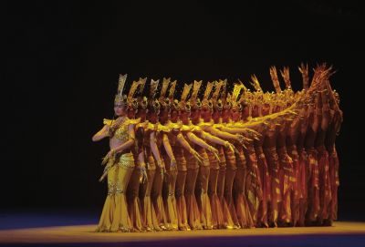 在歡迎晚宴上，上演經(jīng)典節(jié)目千手觀音。新華社發(fā)